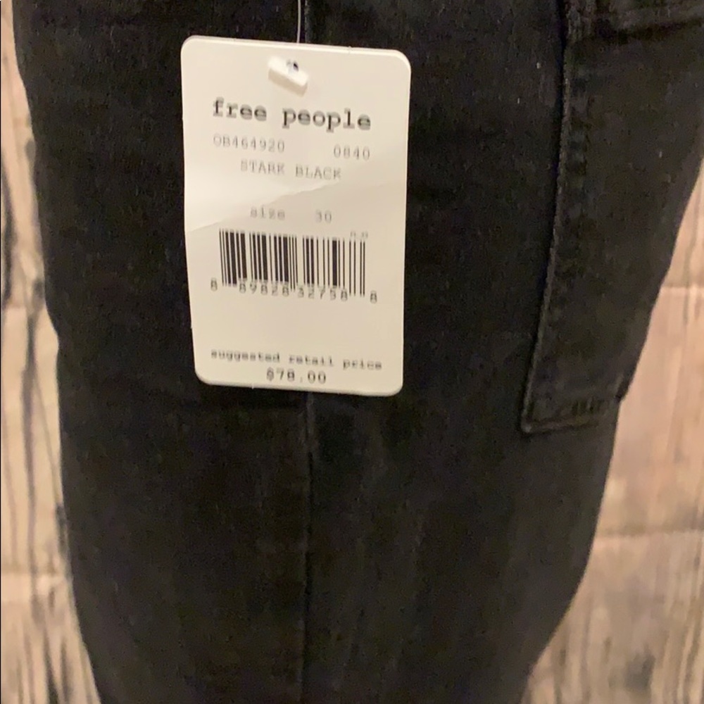 ❤️✨2XHP✨NWT FREE PEOPLE BLACK DESTROYED CROP JEAN - Picture 7 of 10